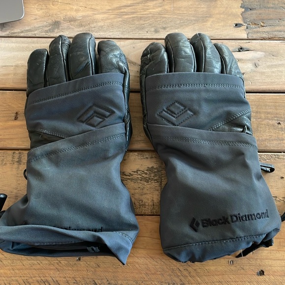 Women’s specific black diamond gloves - Picture 1 of 2